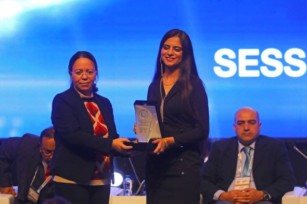 Dr. Amena Sibghatullah receiving international award Istanbul entrepreneurship brand leadership