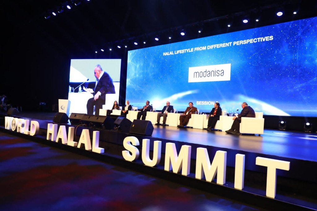 Dr. Amena Sibghatullah international panel World Halal Summit Istanbul